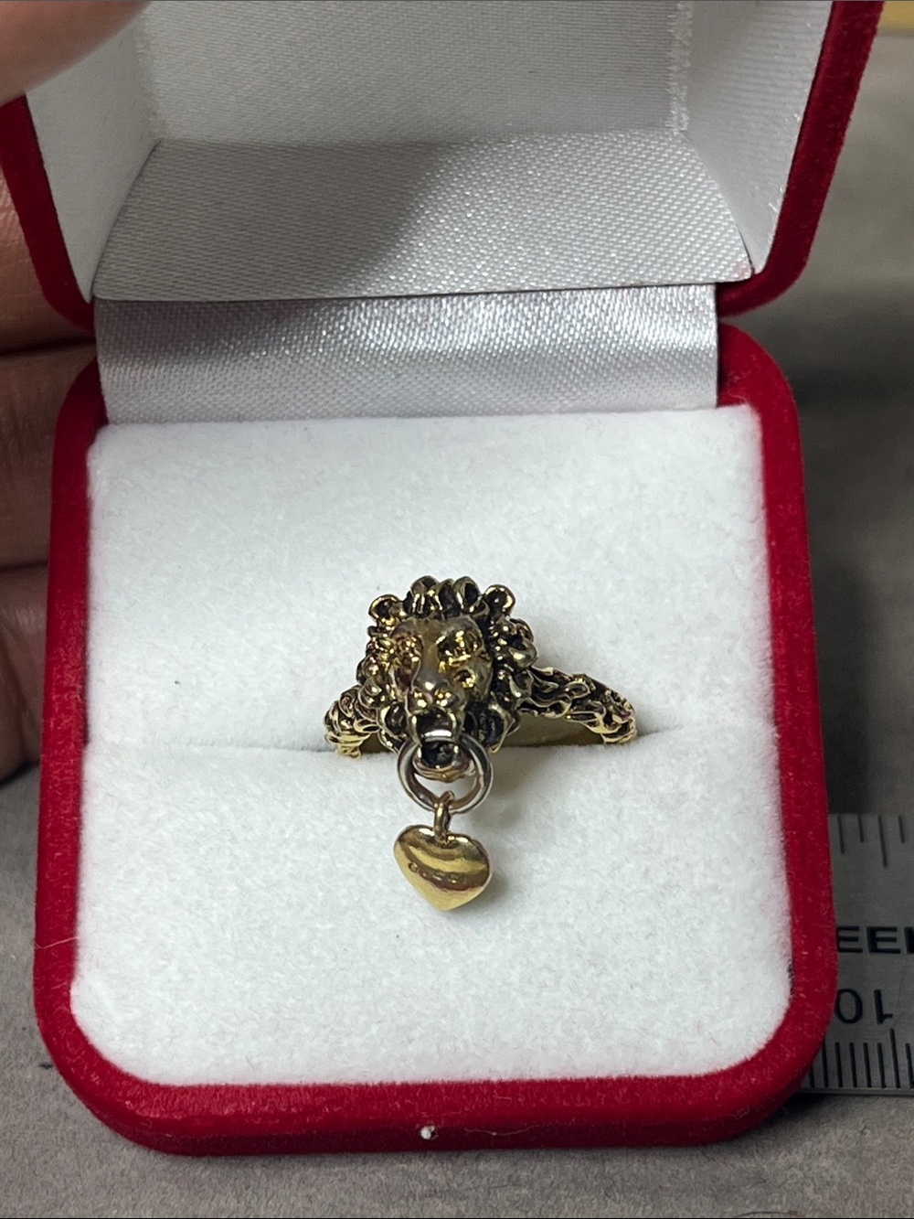 Authentic ITALY Gucci Gold Lion Head Ring with Heart Charm size 6.5